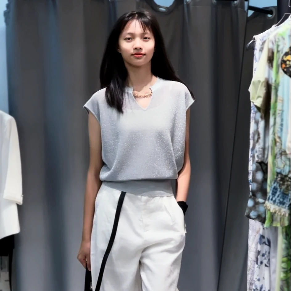 银色气质女款上衣无袖T恤小众设计师款超显气质哦!