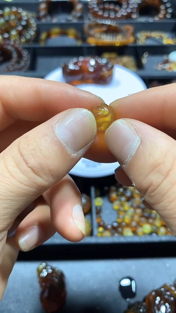 绿珀颈饰未镶嵌乔*尔天然缅甸琥珀单珠