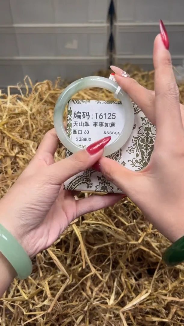 未镶嵌手镯石英质玉T6125