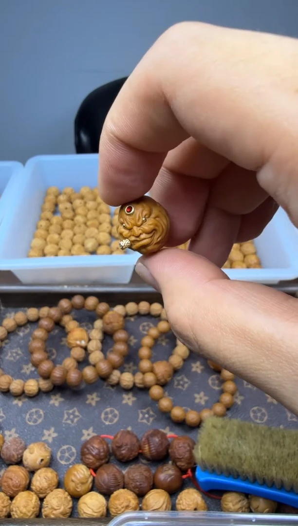 吊坠猴头核桃大亨 烟鬼 重工  红色