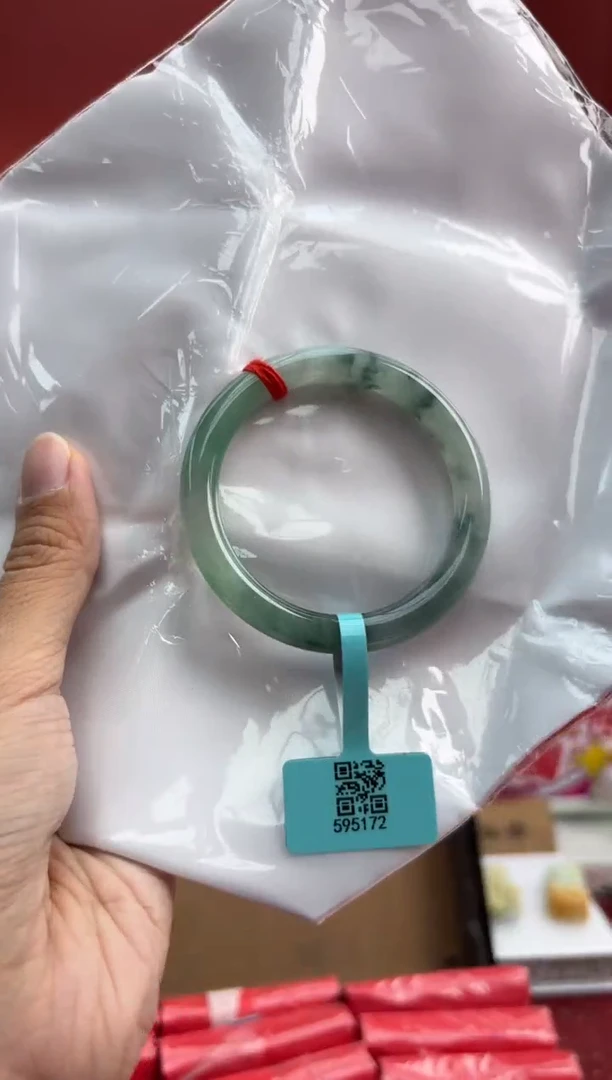 未镶嵌手镯（圆镯）翡翠翡翠手镯2