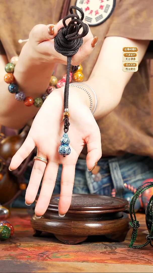 蓝白大漆紫光檀螺钿小脖挂