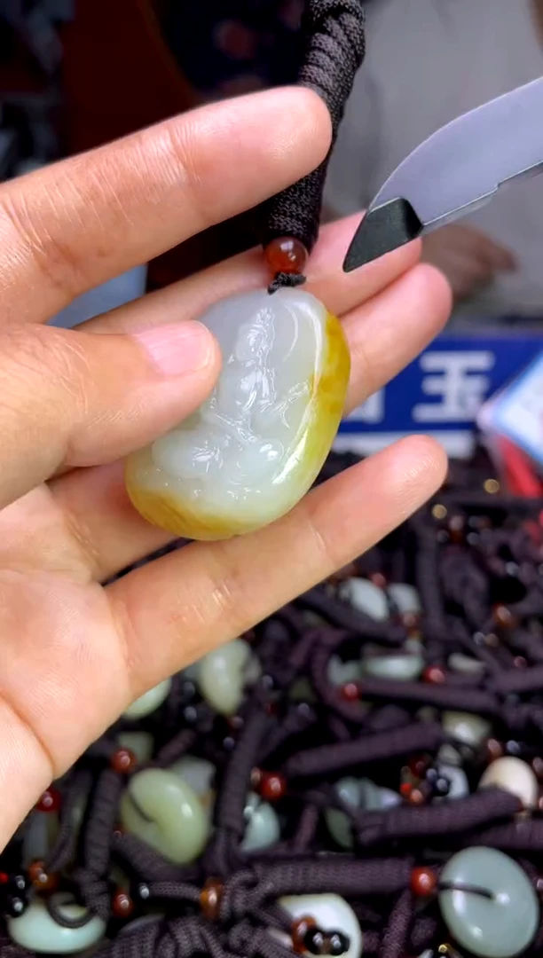 未镶嵌和田玉挂件1