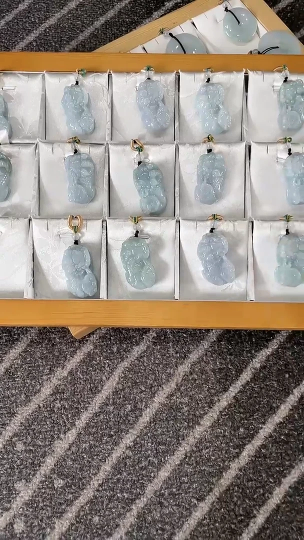 翡翠未镶嵌颈饰..../7/7/ 254多样性发其一