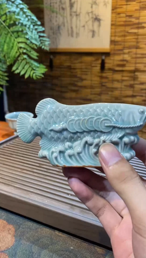 山隐青瓷龙窑柴烧摆件粉青釉 鱼茶宠 长11 CM高5CM