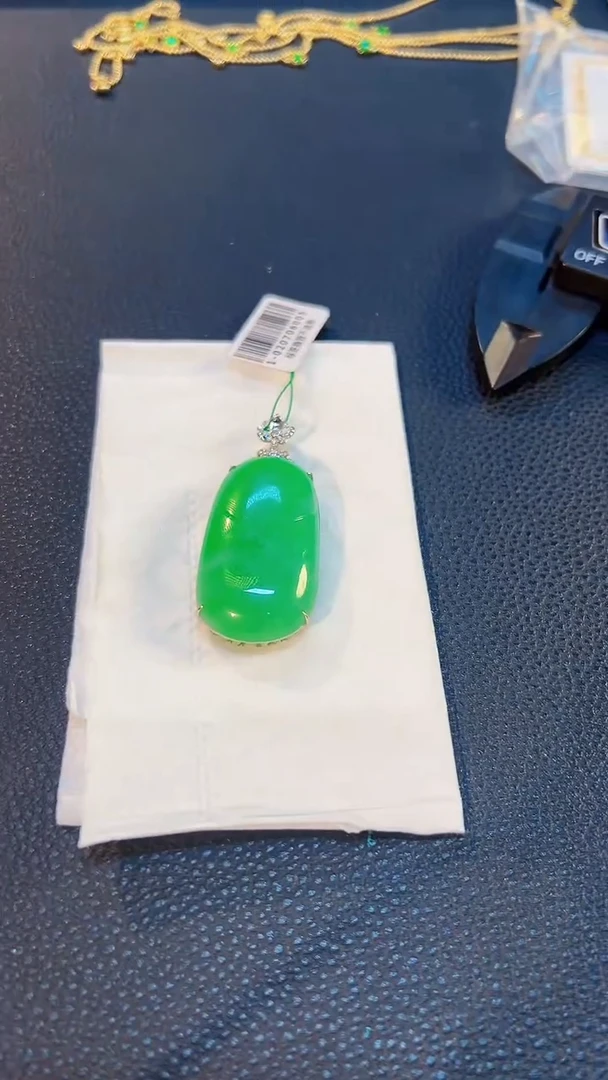 翡翠18K金镶嵌颈饰缅料A货/支持复检/一件