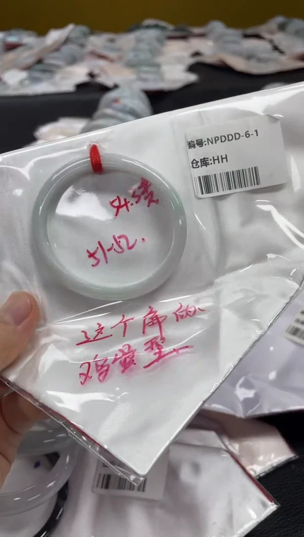 翡翠手镯未镶嵌翡翠手镯