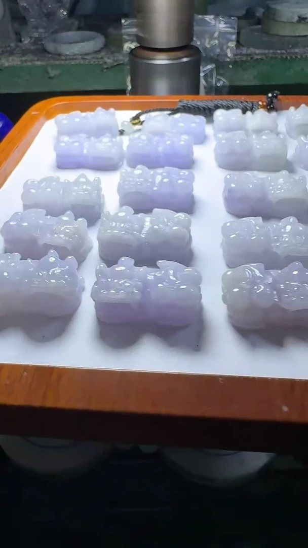 翡翠未镶嵌颈饰貔貅多样性发一件