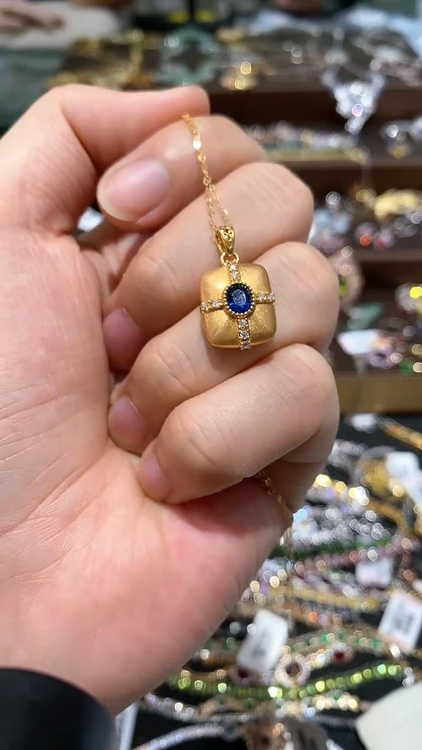 【闪购商品】蓝宝石颈饰18K金镶嵌吊坠