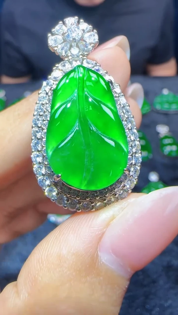 未镶嵌定制翡翠翡翠吊坠17