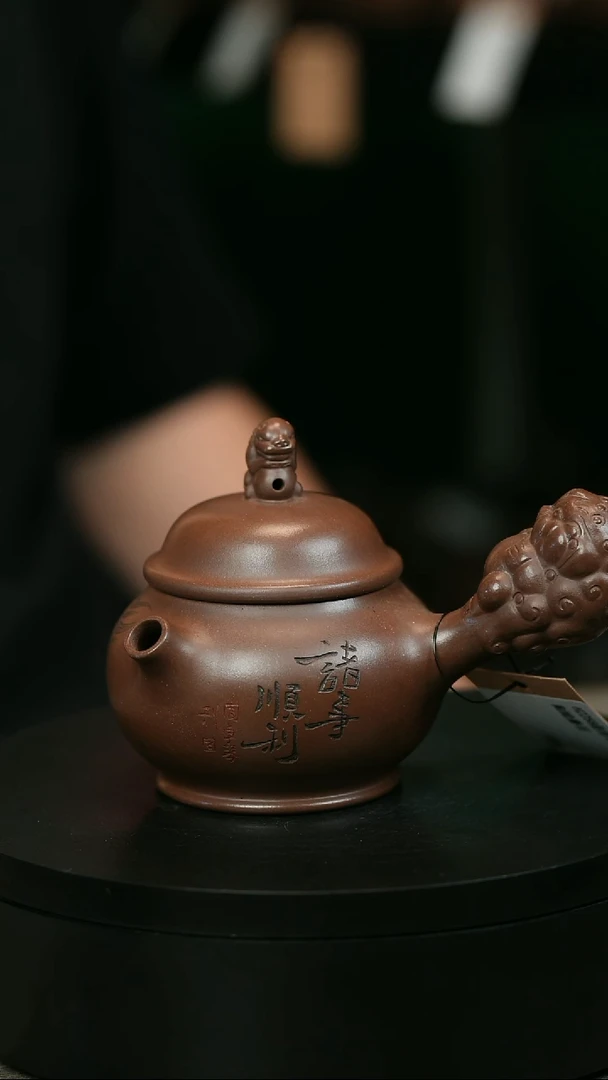 茶壶紫砂圣****）H2258赵信军底槽青刻绘唐羽