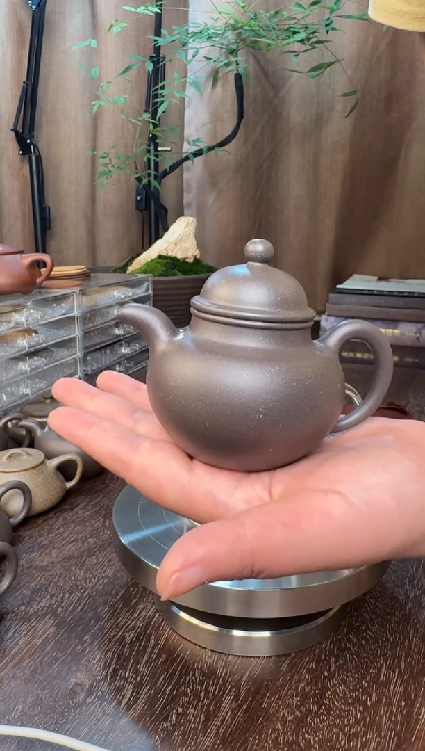 寿珍掇球-半手工制作（蠡墅天青泥）“微瑕慎拍，壶把歪165CC