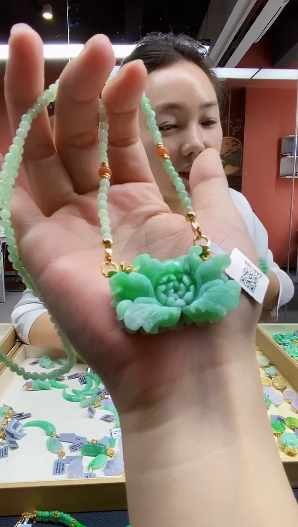 颈饰未镶嵌翡翠吊坠