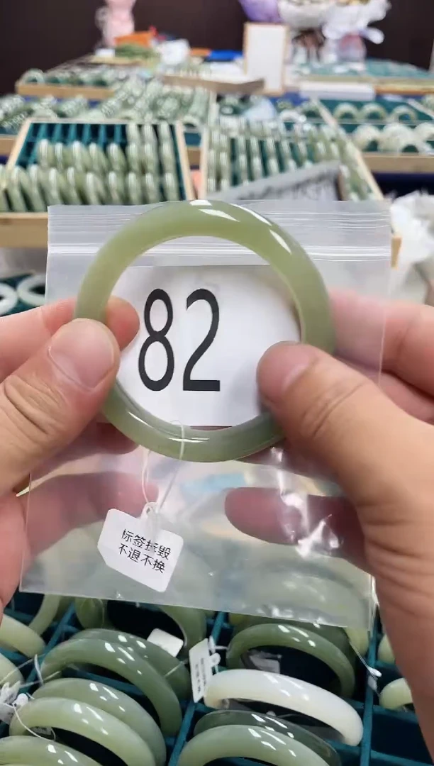 和田玉手镯未镶嵌和田玉手镯58+  圈 82 号