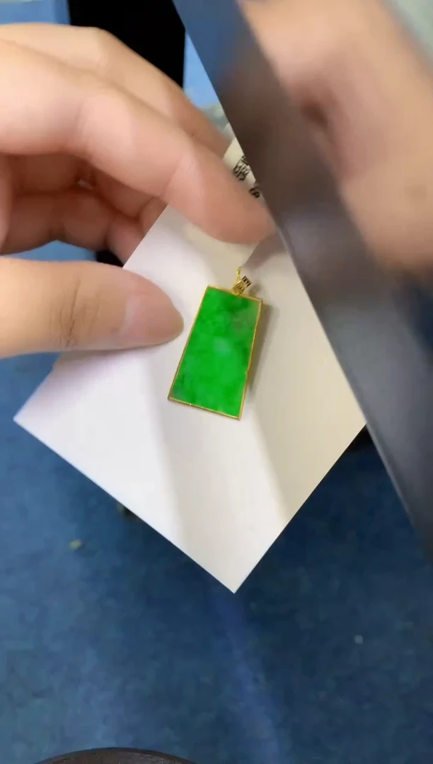 翡翠18K金镶嵌颈饰000000000