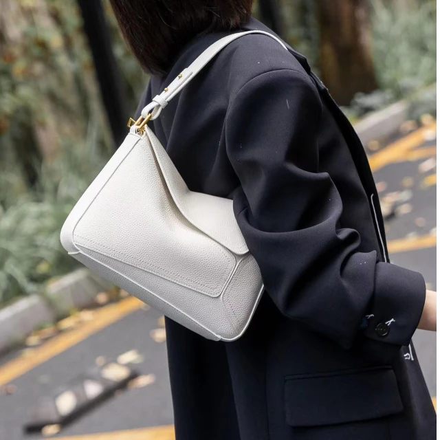 【TT Studio】KLL-77701-奶白 RAIN.CUN简约轻奢女包