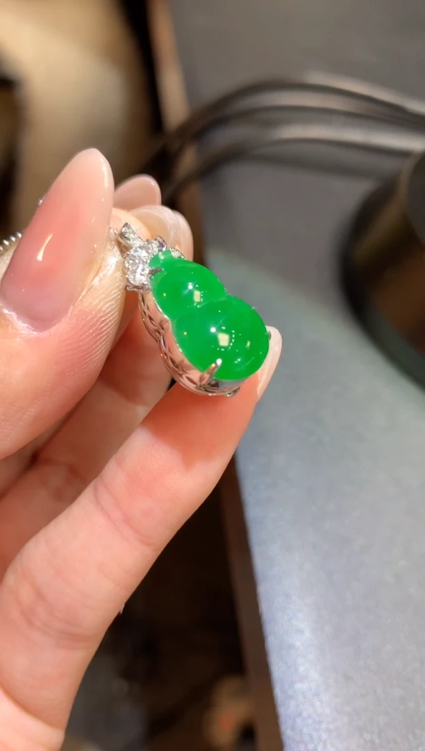 吊坠(不含链)18K金镶嵌翡翠150-葫芦（不含链扣