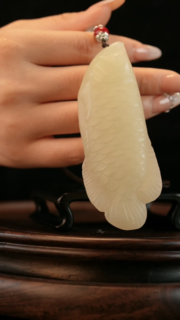 云南石竹叶青雕刻：金龙鱼