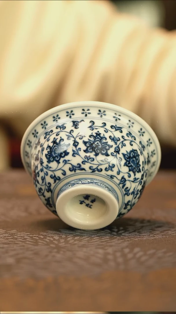 中式仿明永乐双狮缠枝莲压手