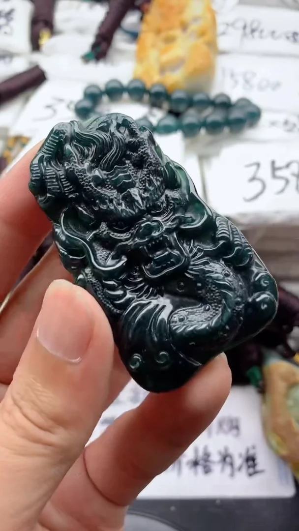 翡翠未镶嵌颈饰00000000