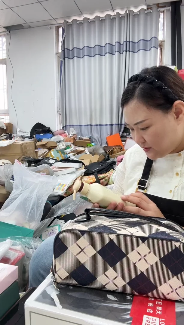 牦牛剖层皮革琪老板女包6号店超好看发图片款白色沐浴露