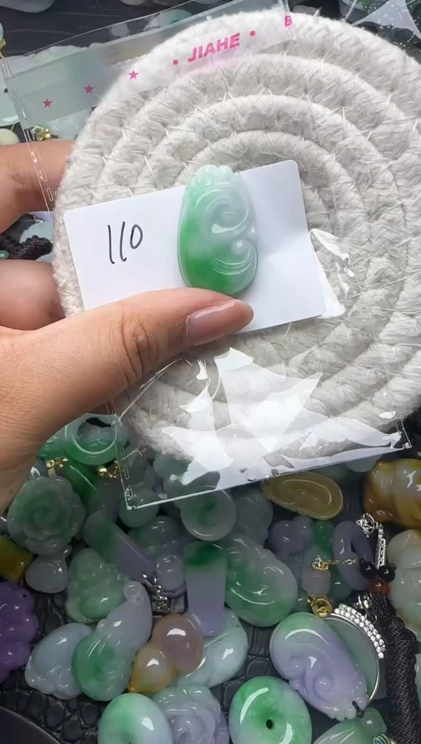 颈饰未镶嵌翡翠缅甸翡翠吊坠