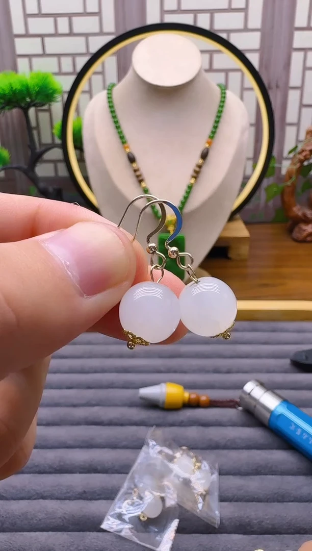 14K金镶嵌和田玉耳饰E118