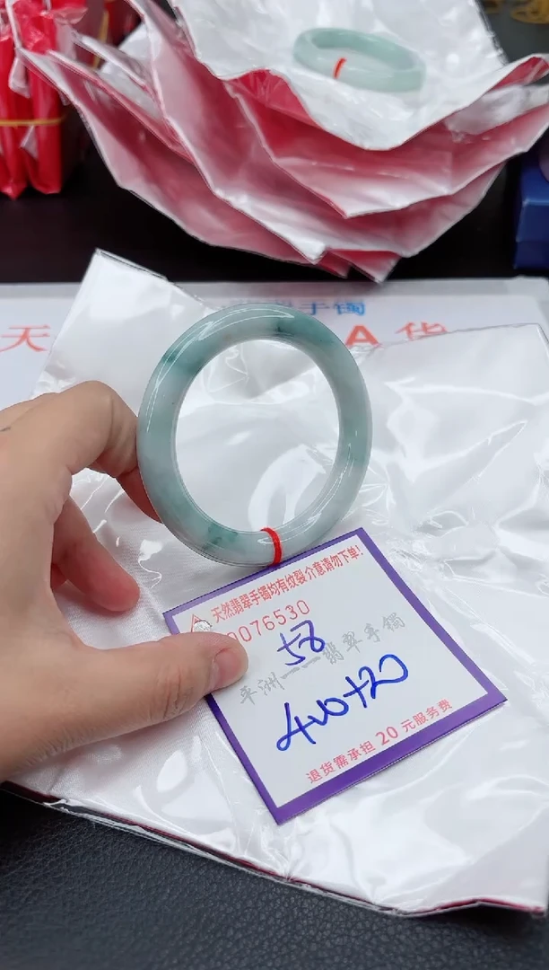 翡翠手镯未镶嵌1