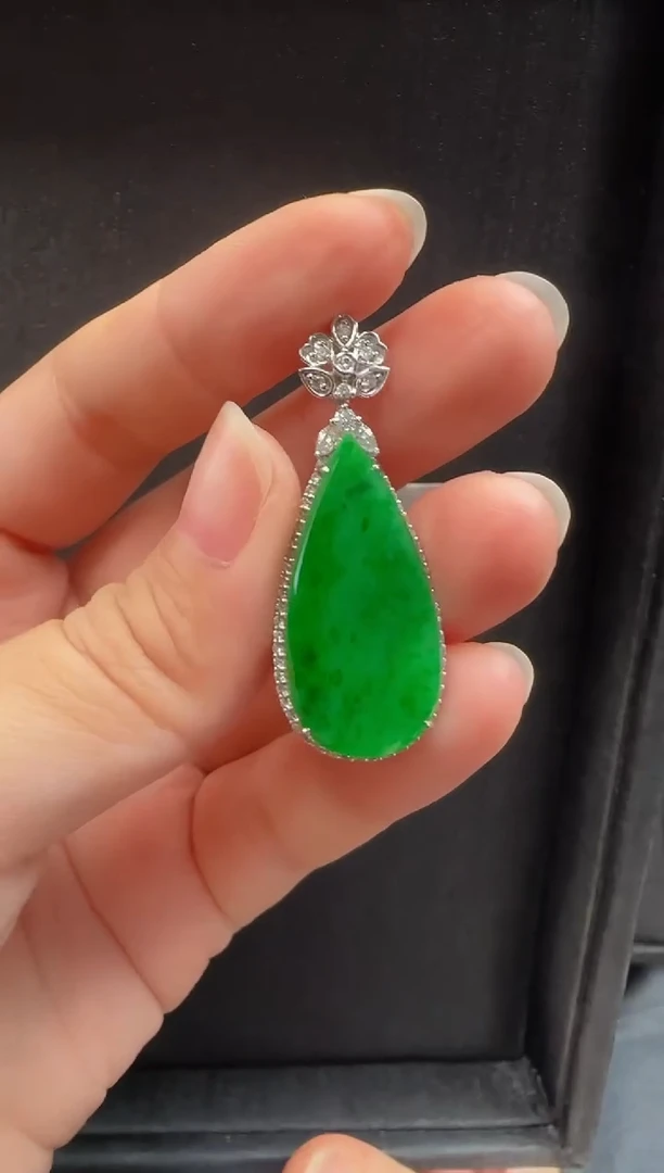 翡翠18K金镶嵌颈饰122水滴一个