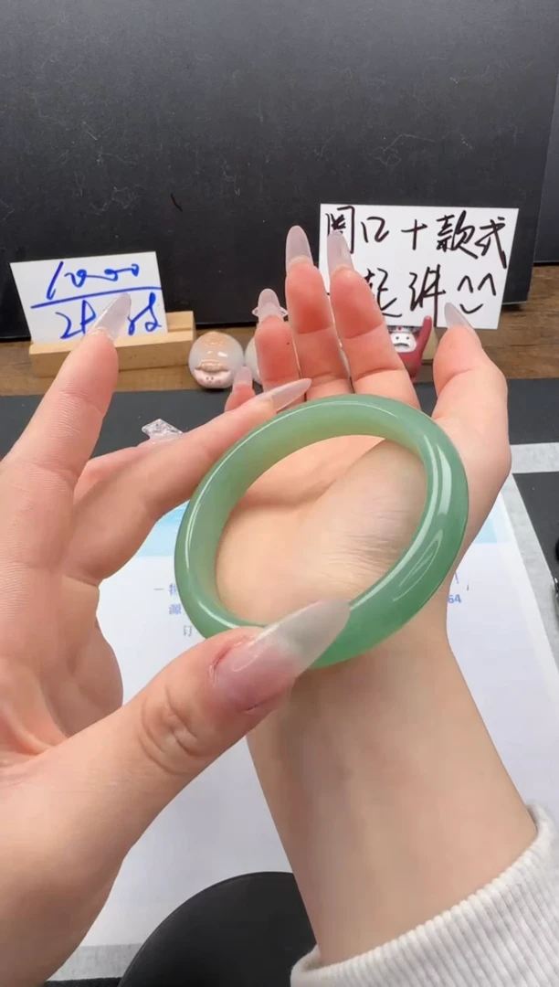 【闪购商品】石英质玉手镯未镶嵌28-56.2