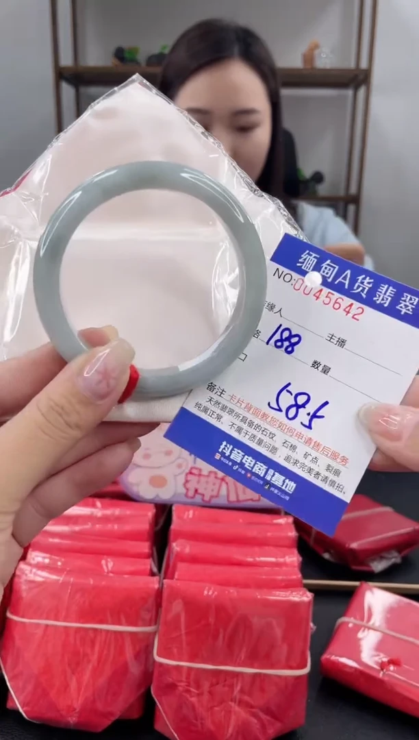 未镶嵌手镯翡翠