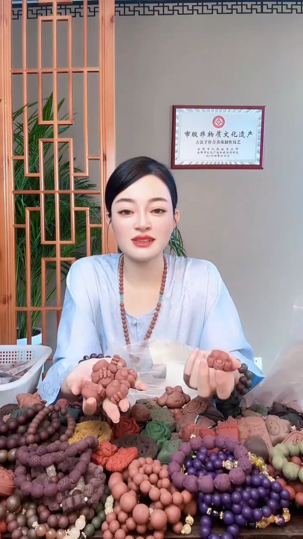 泥塑御赐降某真螃蟹1个（颜色不匀）