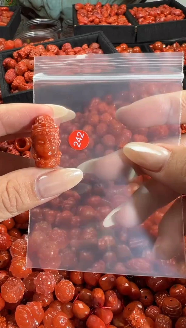 颈饰未镶嵌南红玛瑙1