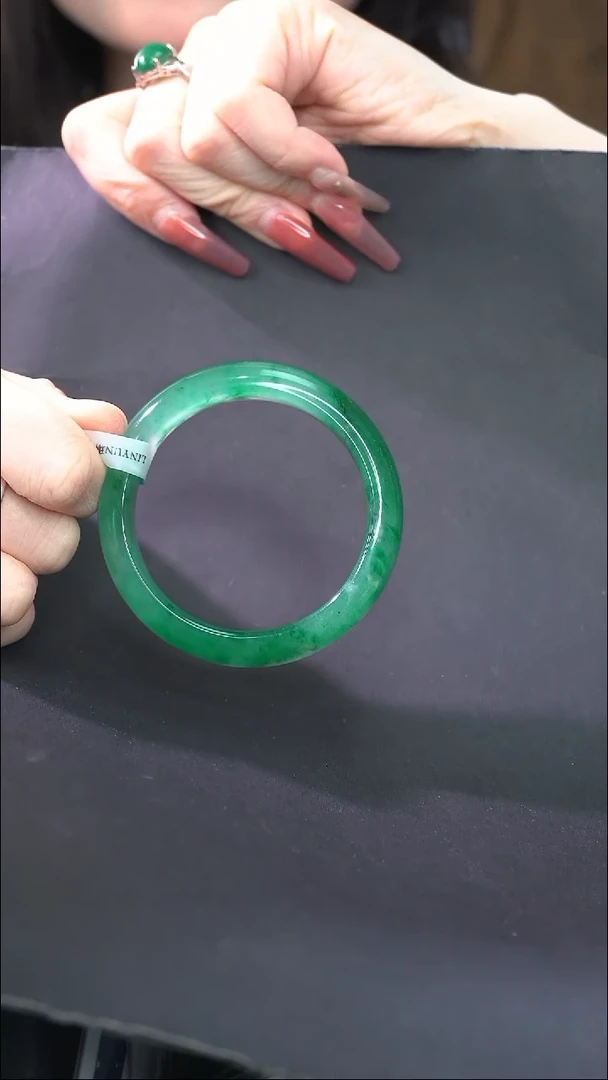 石英质玉手镯未镶嵌56