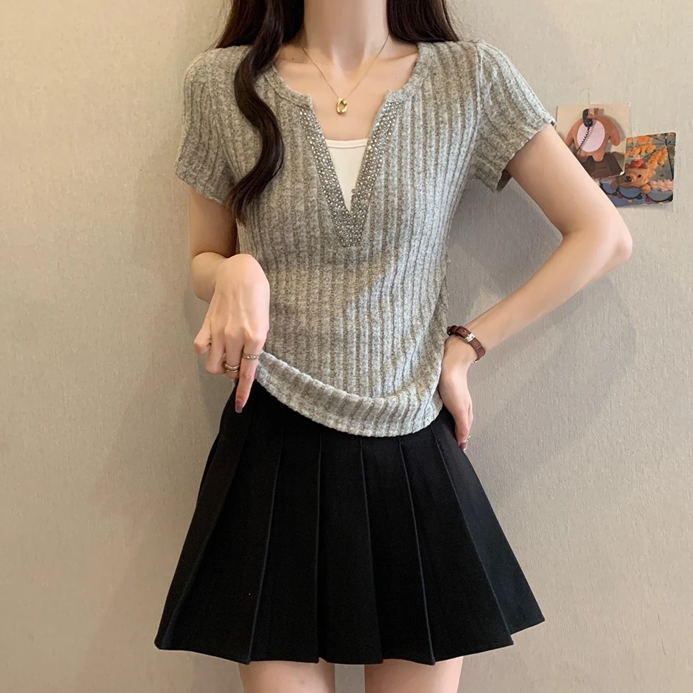 夏季新款假两件烫钻V领重工正肩T恤女显瘦遮肚上衣C5761