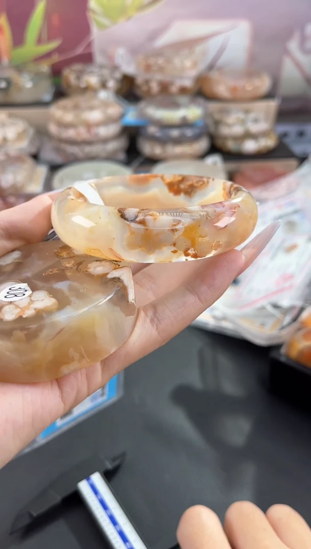 未镶嵌手镯石英质玉59