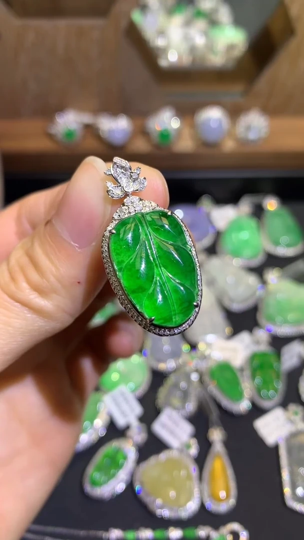 【闪购商品】翡翠吊坠(不含链)18K金镶嵌吊坠