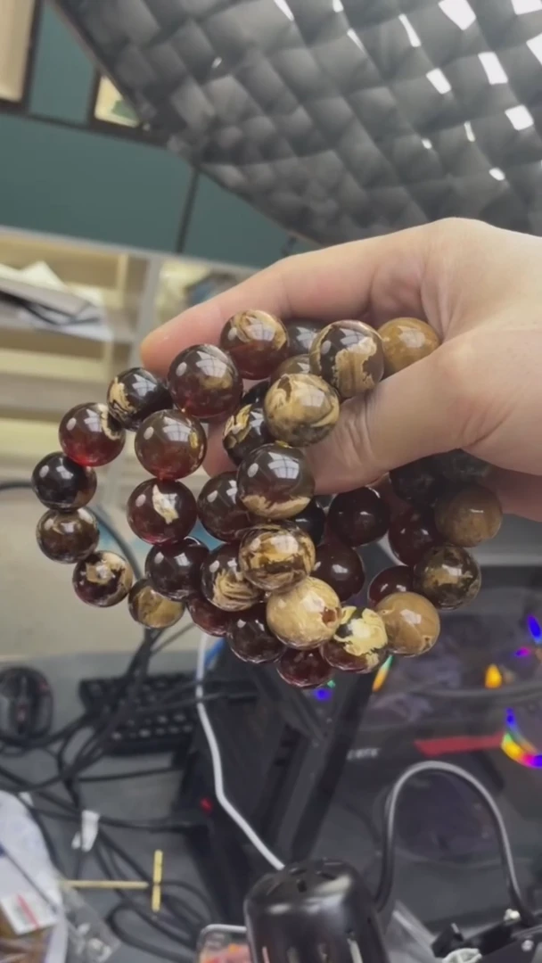 【闪购商品】琥珀裸石未镶嵌缅甸溶洞手串/多样性发其一