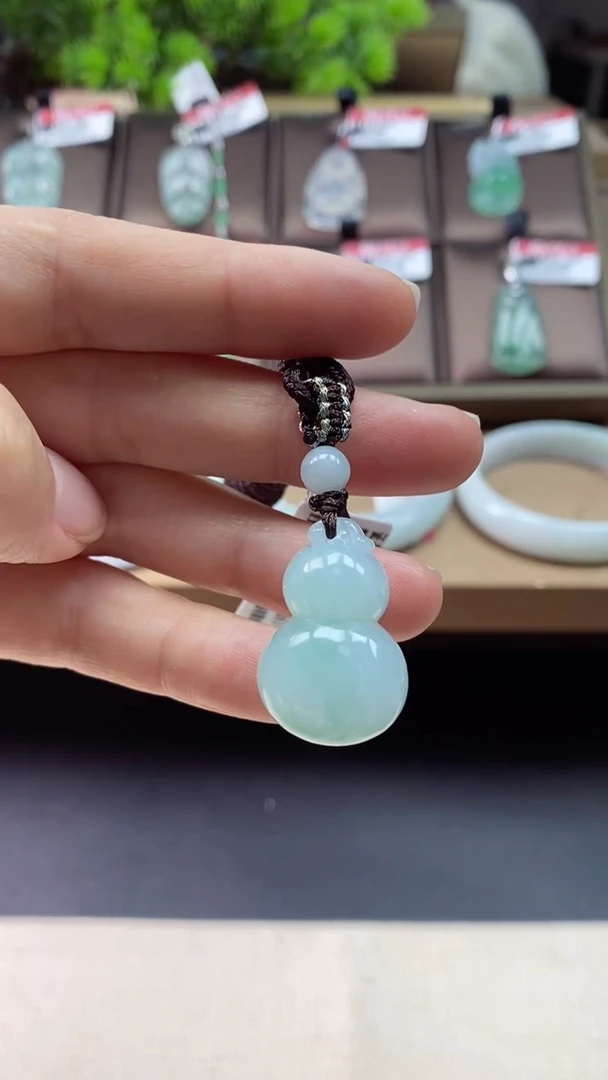 【闪购商品】翡翠颈饰未镶嵌葫芦