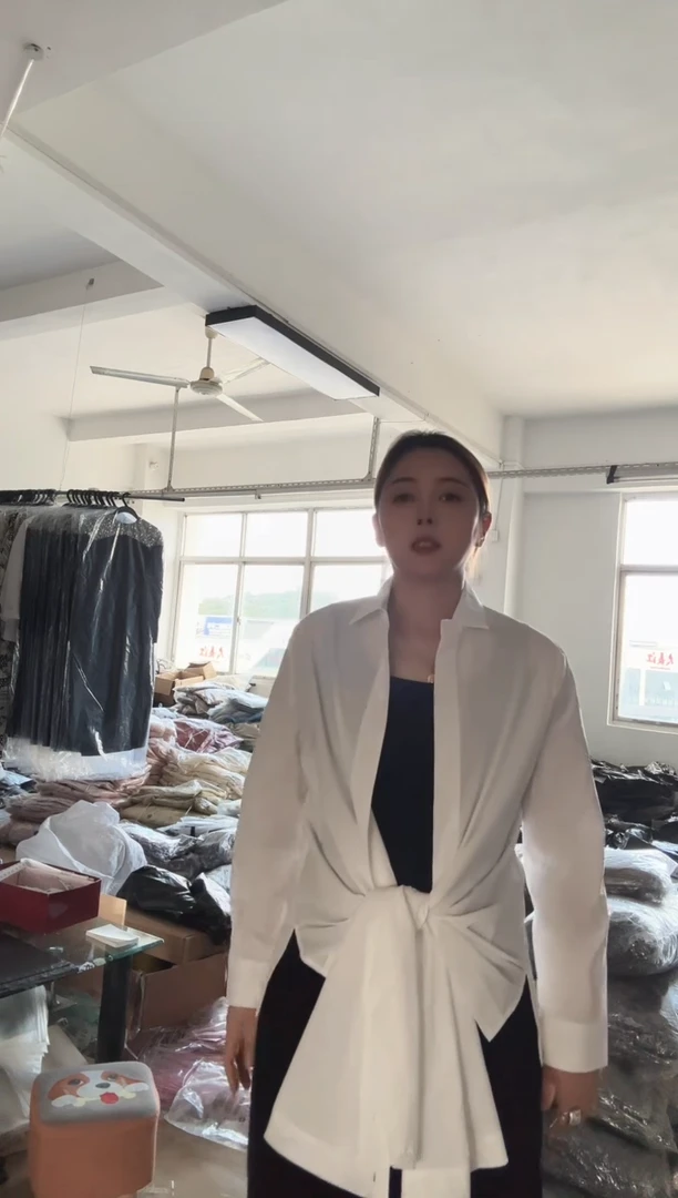 不规则宽松白色衬衫