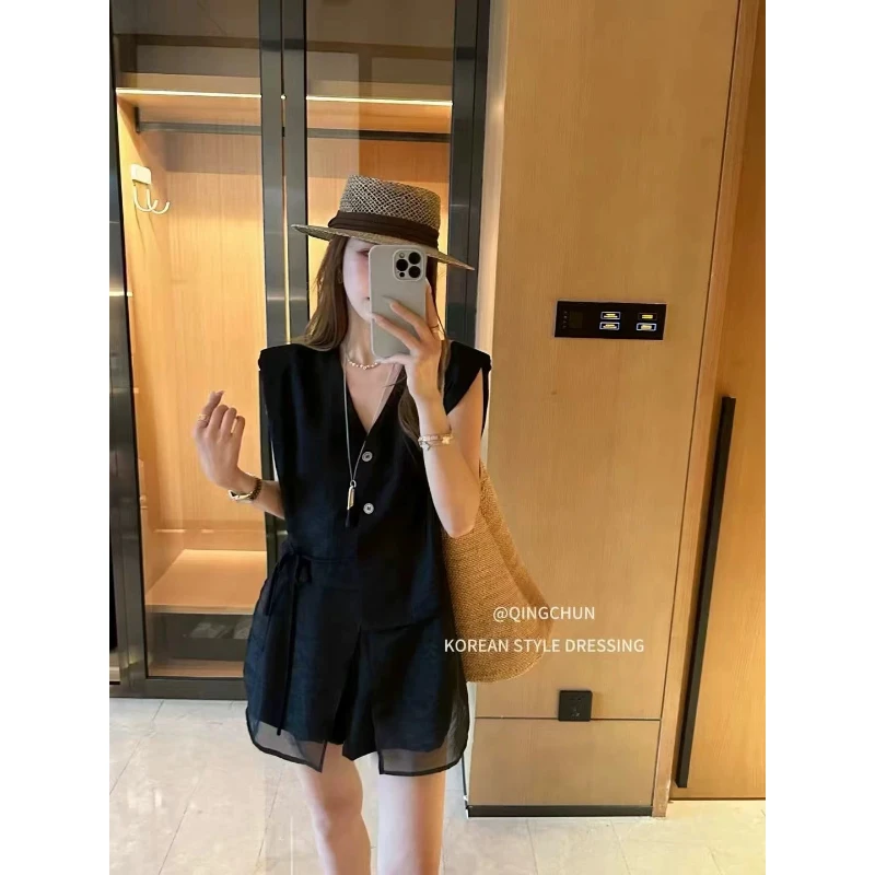 X209137-2025夏季设计感网纱拼接无袖背心上衣+短裤两件套