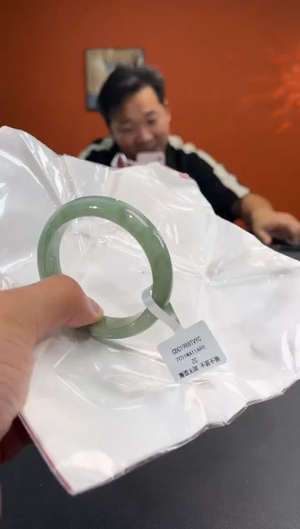 未镶嵌手镯翡翠2