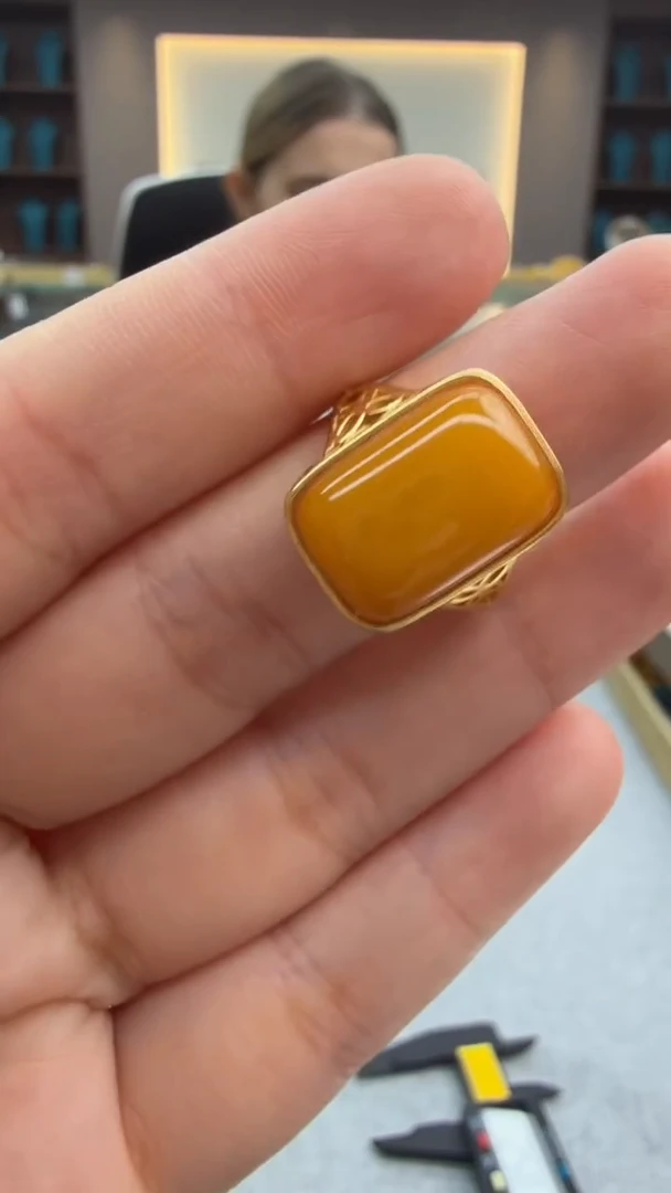 未镶嵌琥珀戒指101秒拍号 假一罚三