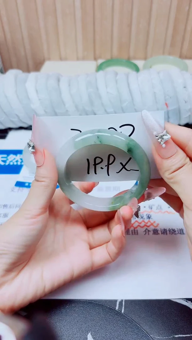 未镶嵌手镯石英质玉124/54.2