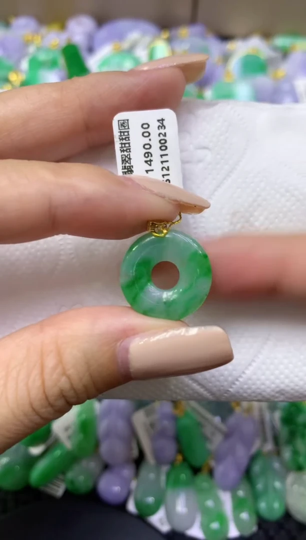 颈饰18K金镶嵌翡翠天然缅甸翡翠A货