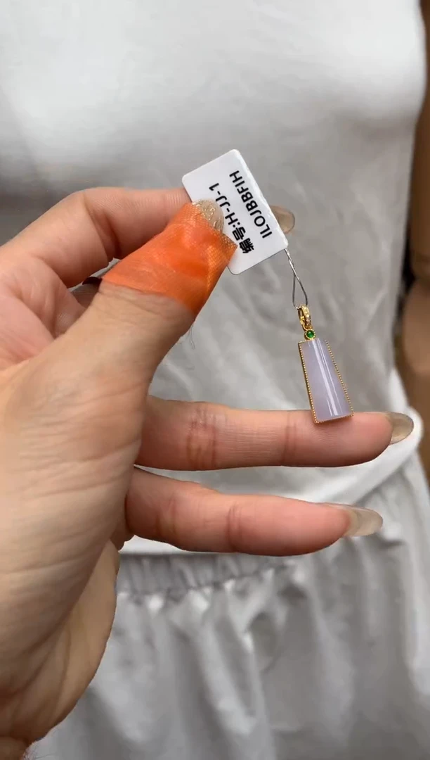 【闪购商品】翡翠颈饰18K金镶嵌无事牌