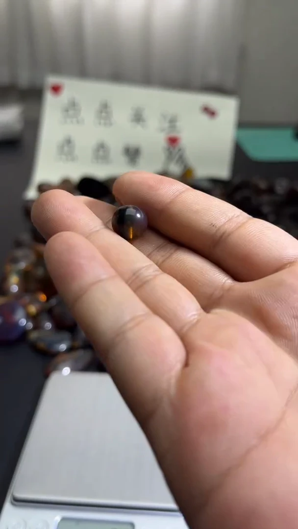 未镶嵌琥珀裸石38