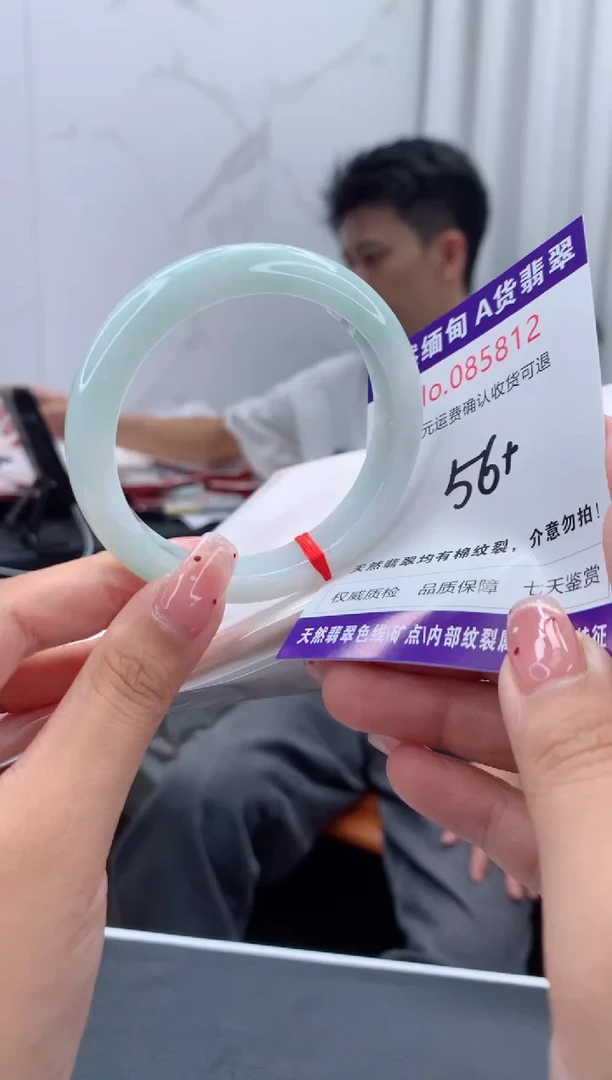 未镶嵌手镯翡翠有纹，完美者勿拍