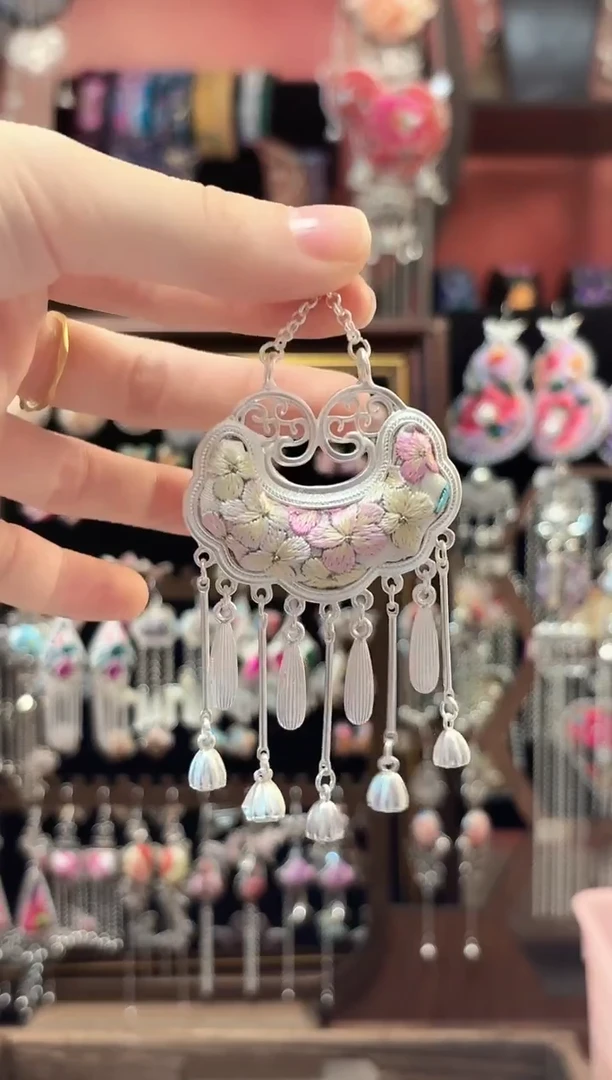 织绣 云织谣民族风精美饰品   154