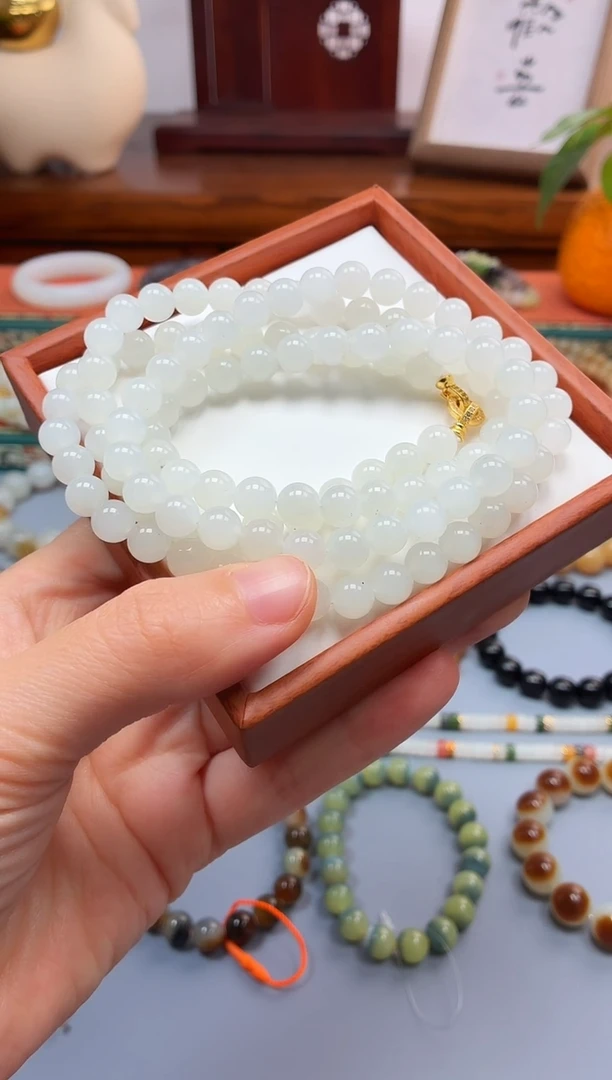 未镶嵌手串和田玉新疆黑山白卡8 108